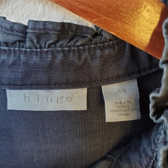 Hinge Women's Denim Look Button Up Top. Size XS - Picture 2 of 6